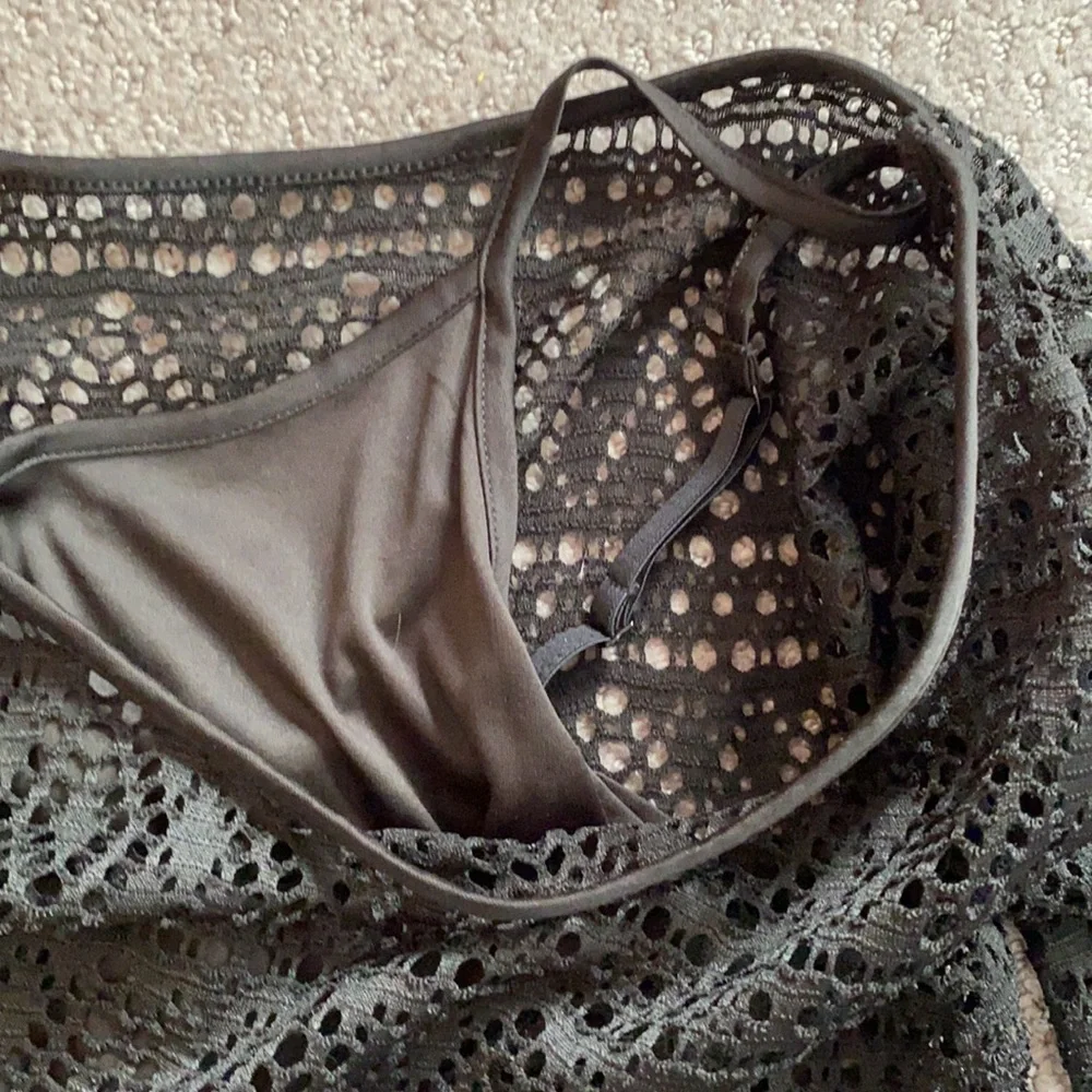•EXPRESS• Women’s Black Aztec Like Cut Out Dress w/ Attached Slip Underneath - Picture 4 of 8